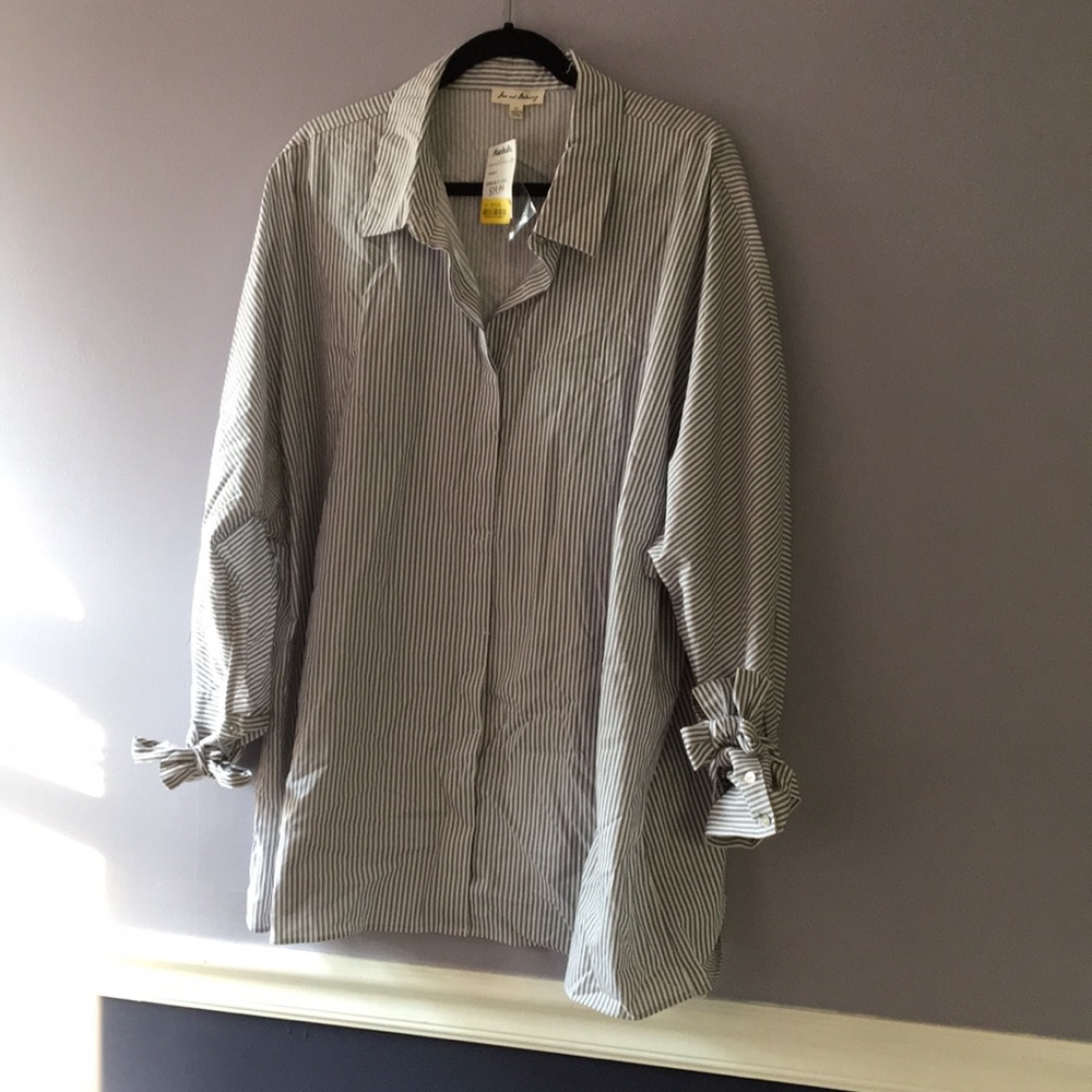 Grey & white striped blouse 2x